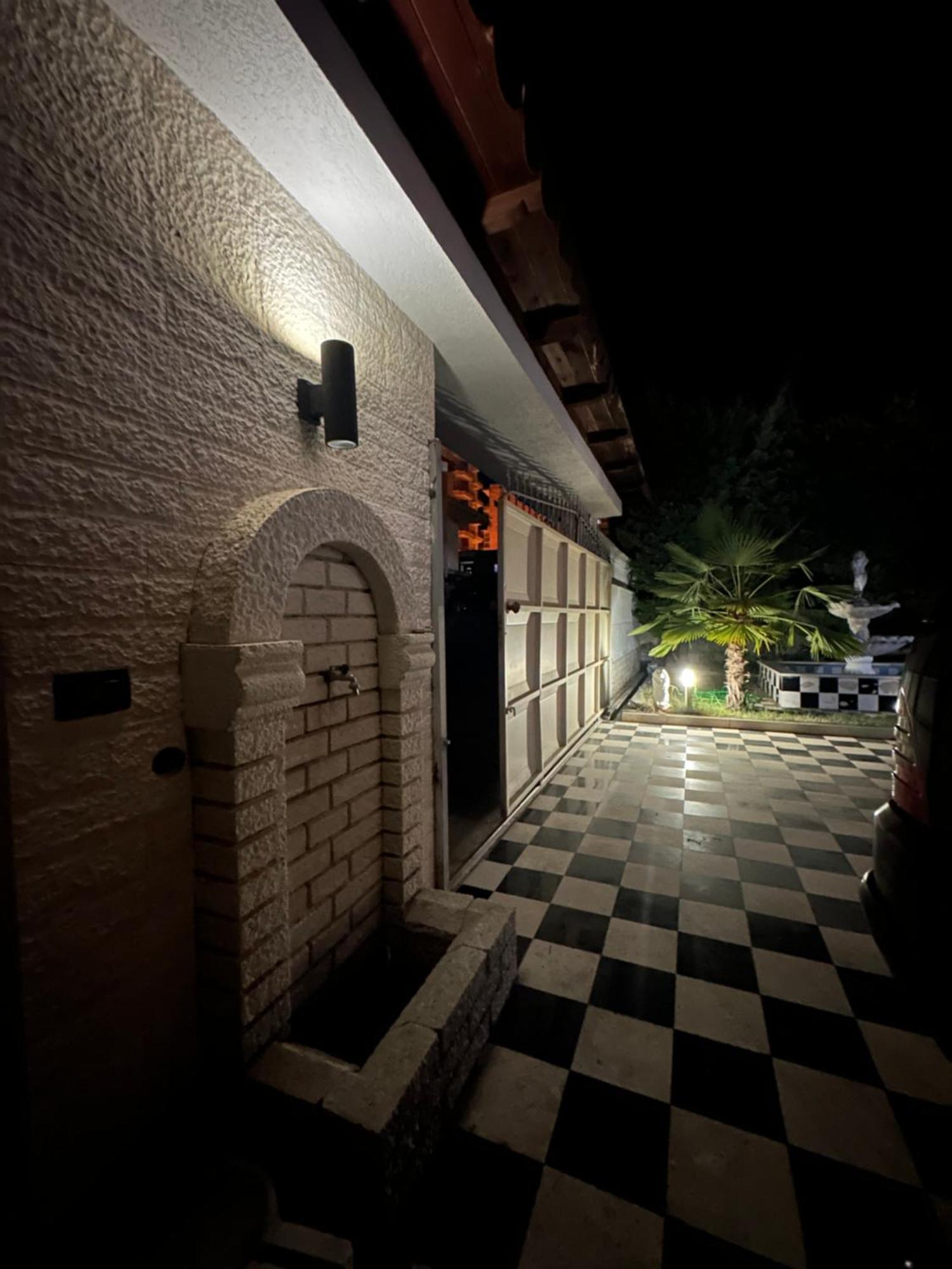 Guest House Pulake Berat Exterior photo