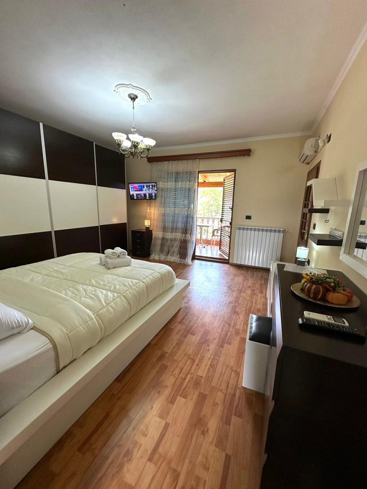 Guest House Pulake Berat Exterior photo