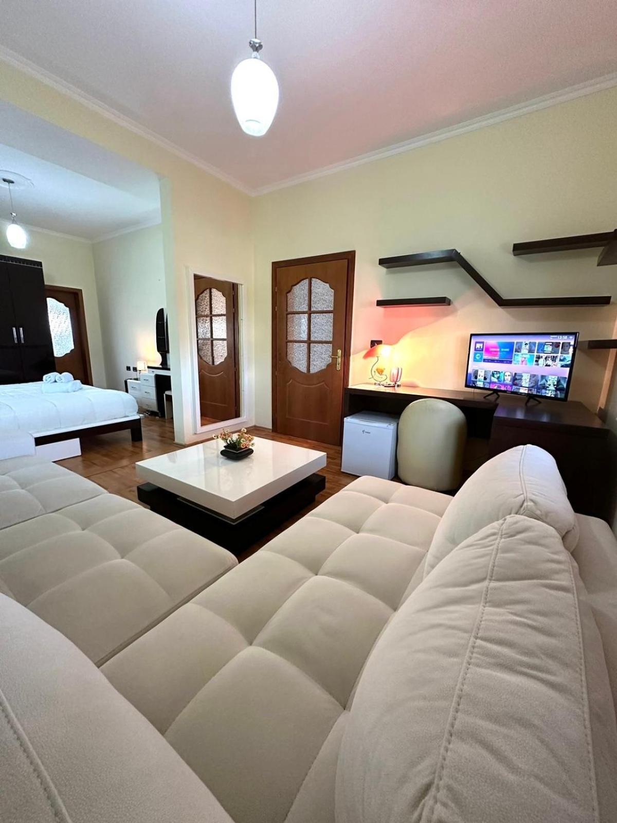 Guest House Pulake Berat Exterior photo