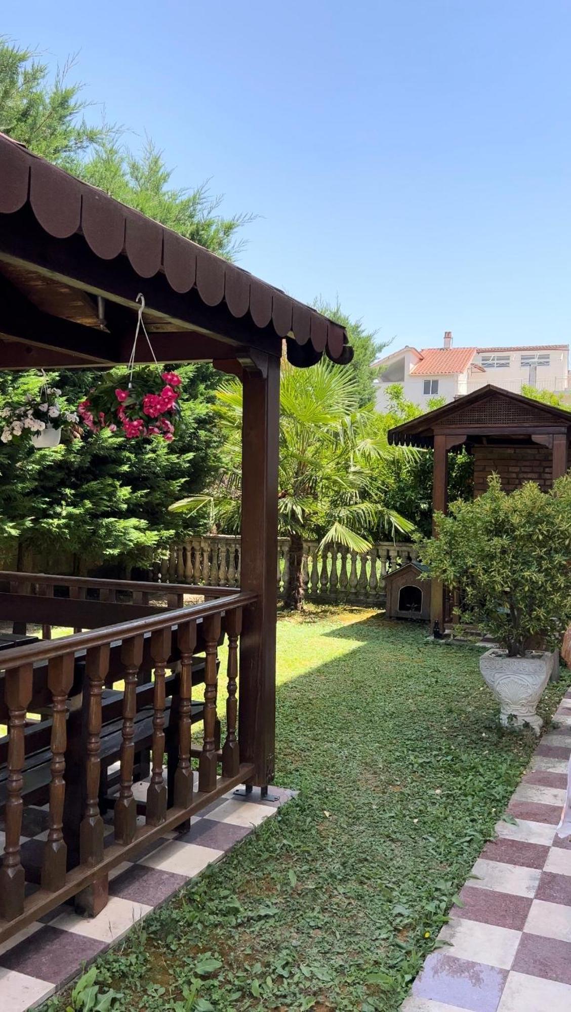 Guest House Pulake Berat Exterior photo
