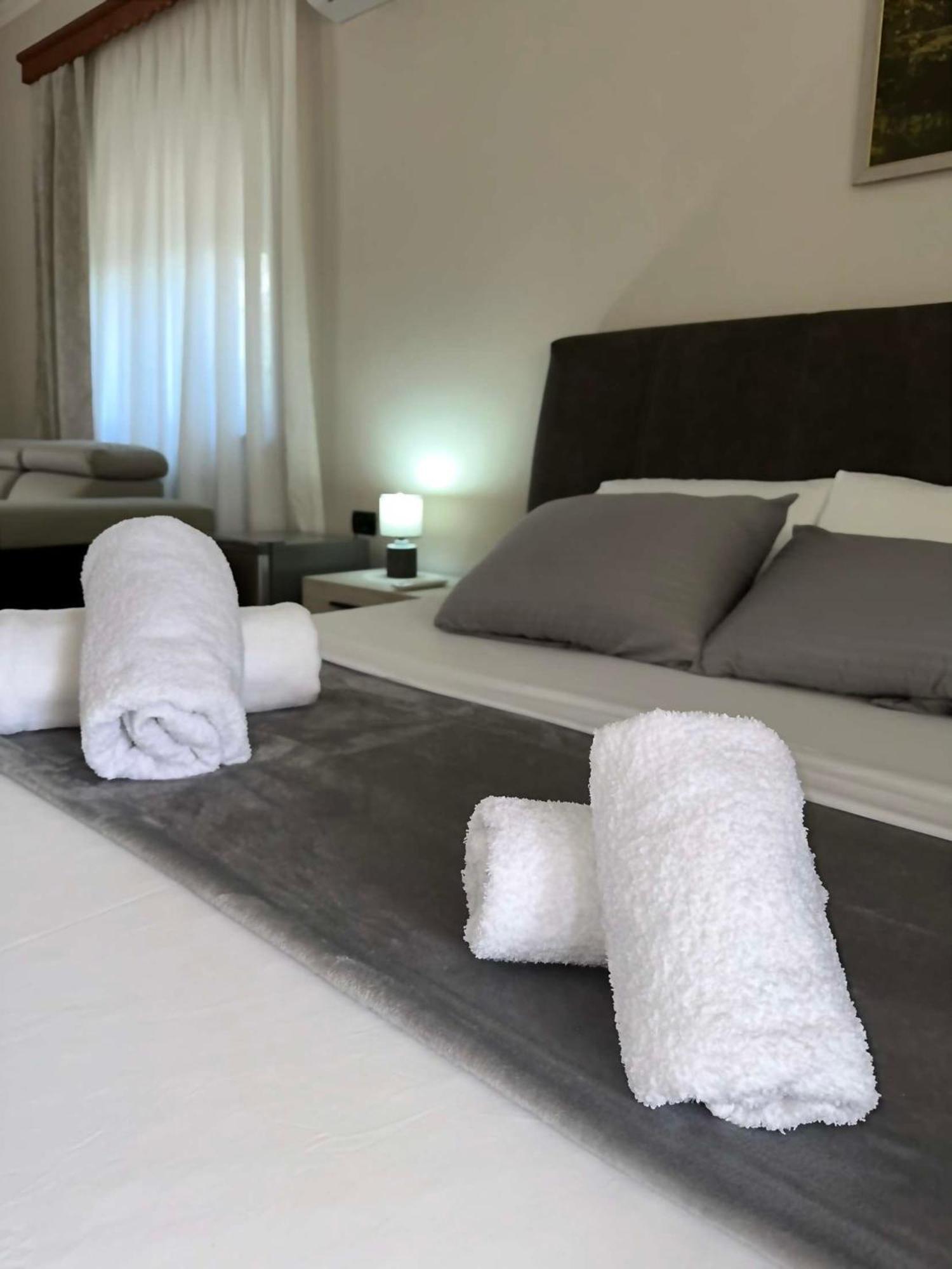 Guest House Pulake Berat Exterior photo