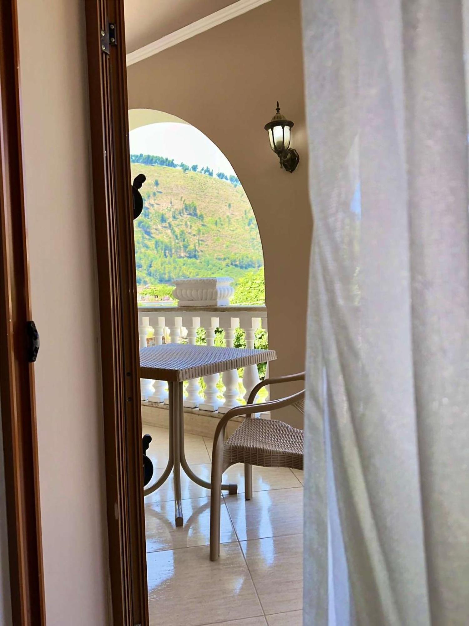 Guest House Pulake Berat Exterior photo