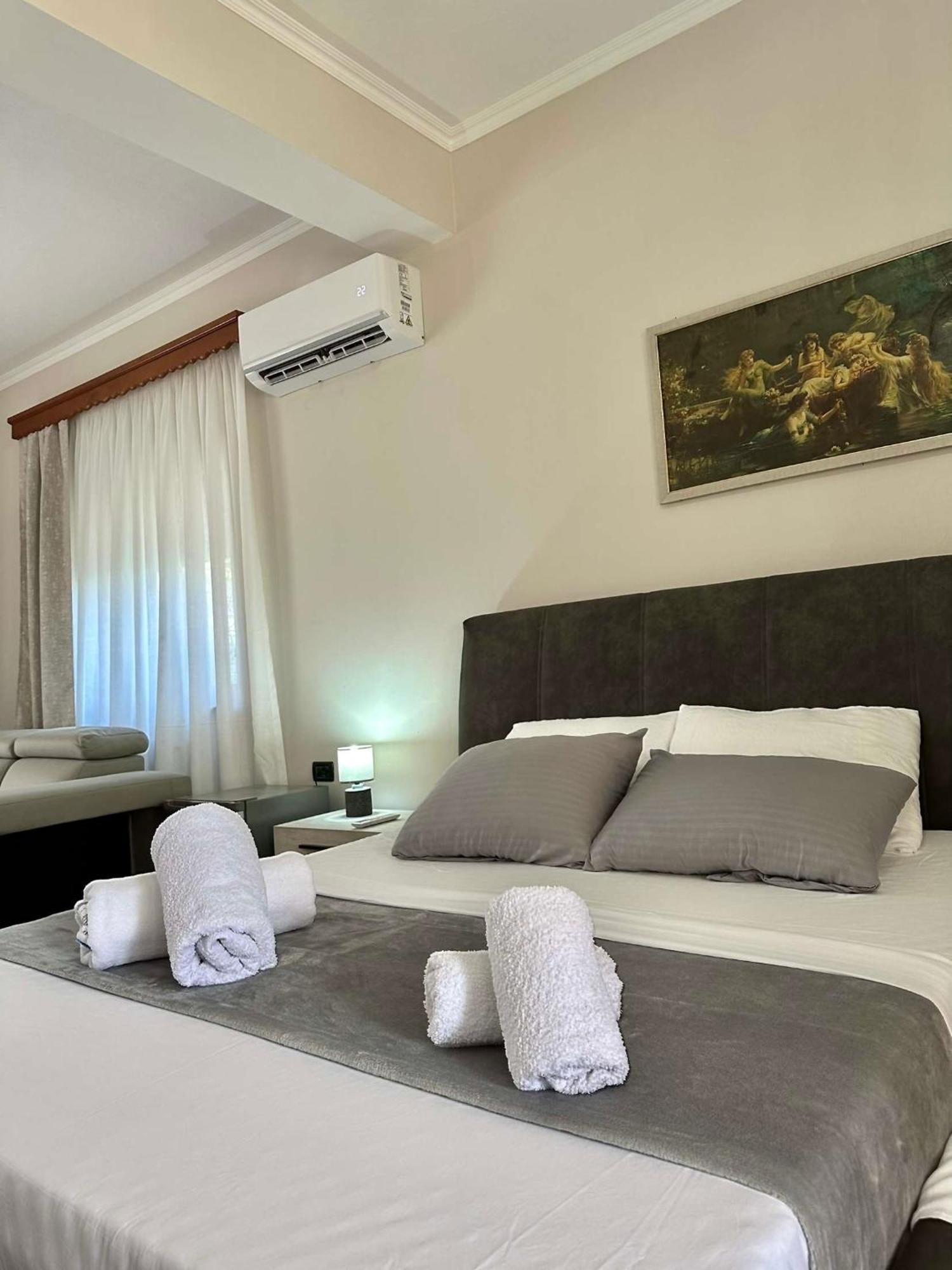 Guest House Pulake Berat Exterior photo
