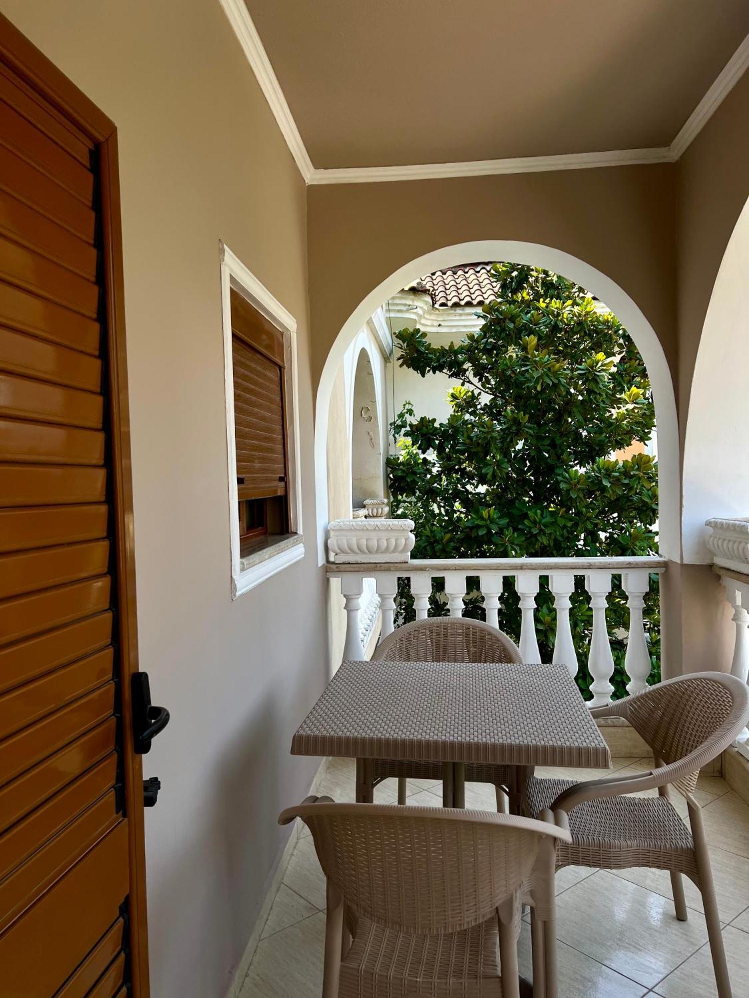 Guest House Pulake Berat Exterior photo